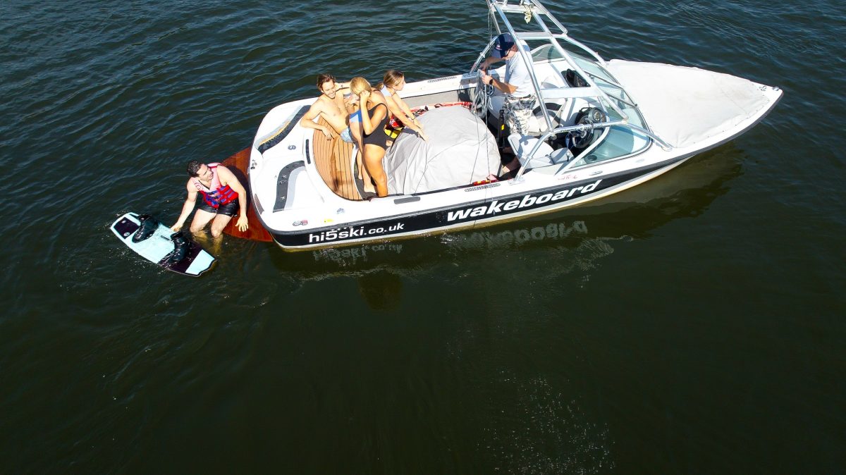 water skiing and wakeboarding in reading , the perfect way to spend leisure time learning a new sport